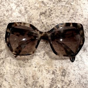Pre-Owned Prada Gray & Black Tortoise Sunglasses
